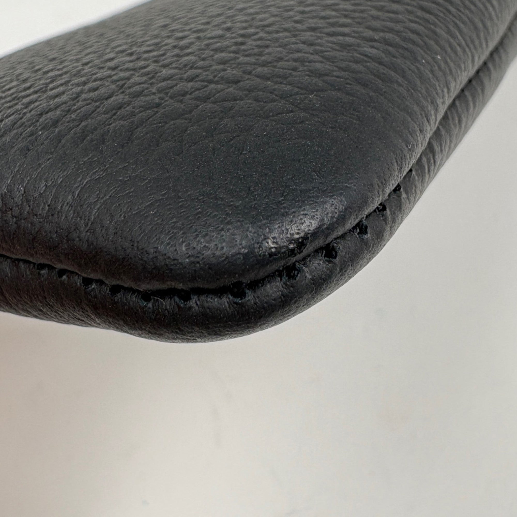 Louis Vuitton Black Noir Leather Pochette (Pre-Owned)