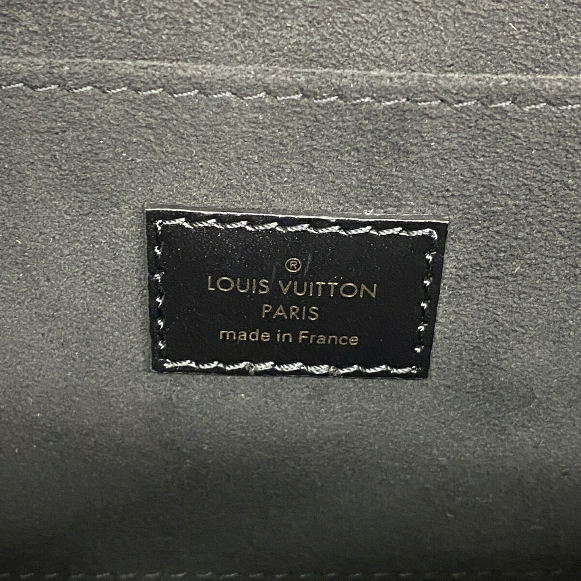 Louis Vuitton Noir Handbag (Pre-Owned)
