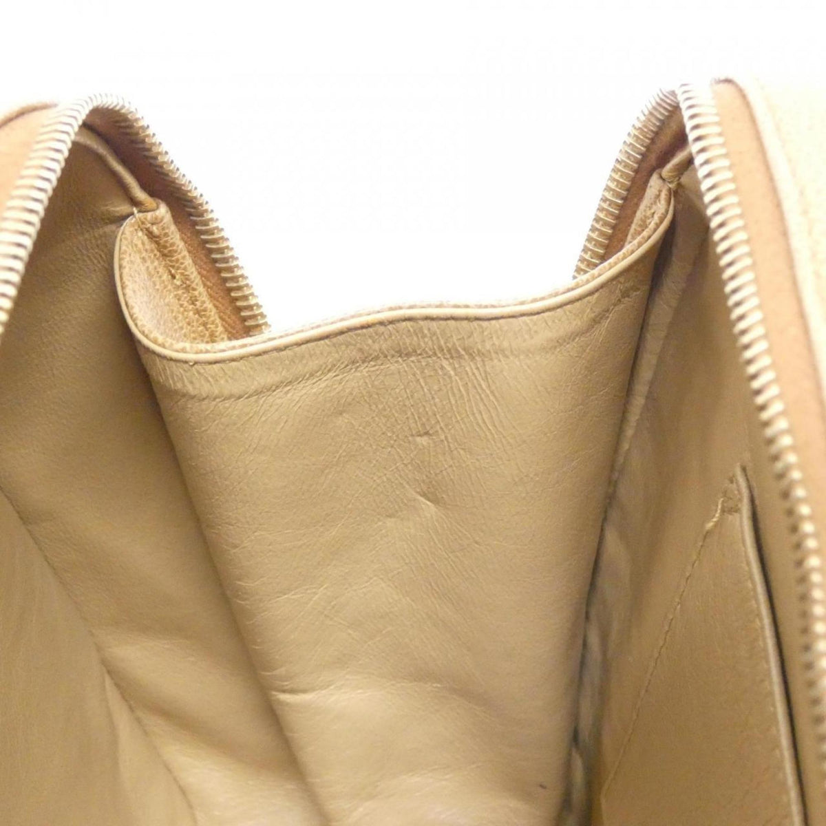 Chanel Beige Leather Handbag (Pre-Owned)