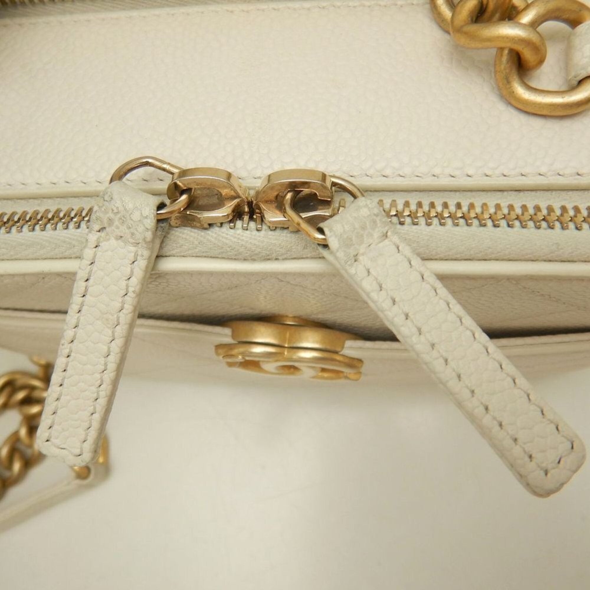 Chanel White Grained Calfskin Shoulder Bag Vanity Bag (Pre-Owned)