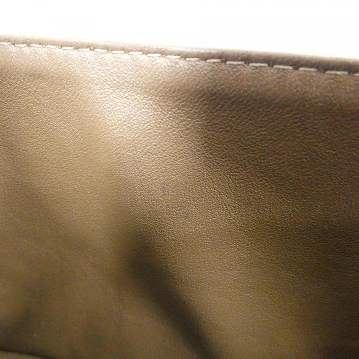 Chanel Beige Gold Gold Leather Shoulder Bag (Pre-Owned)