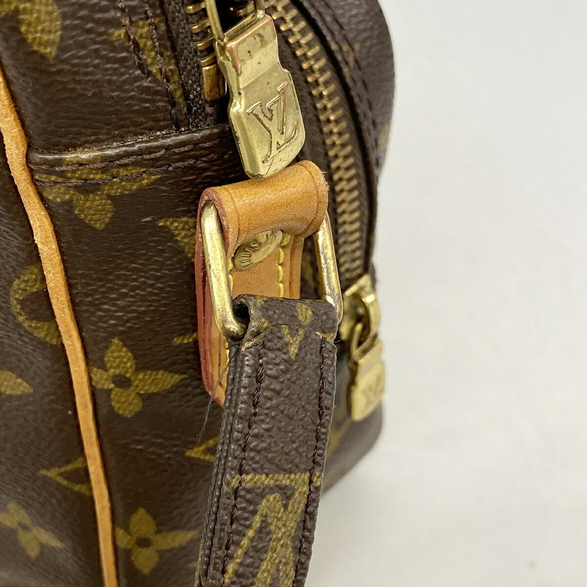 Louis Vuitton Brown Shoulder Bag (Pre-Owned)