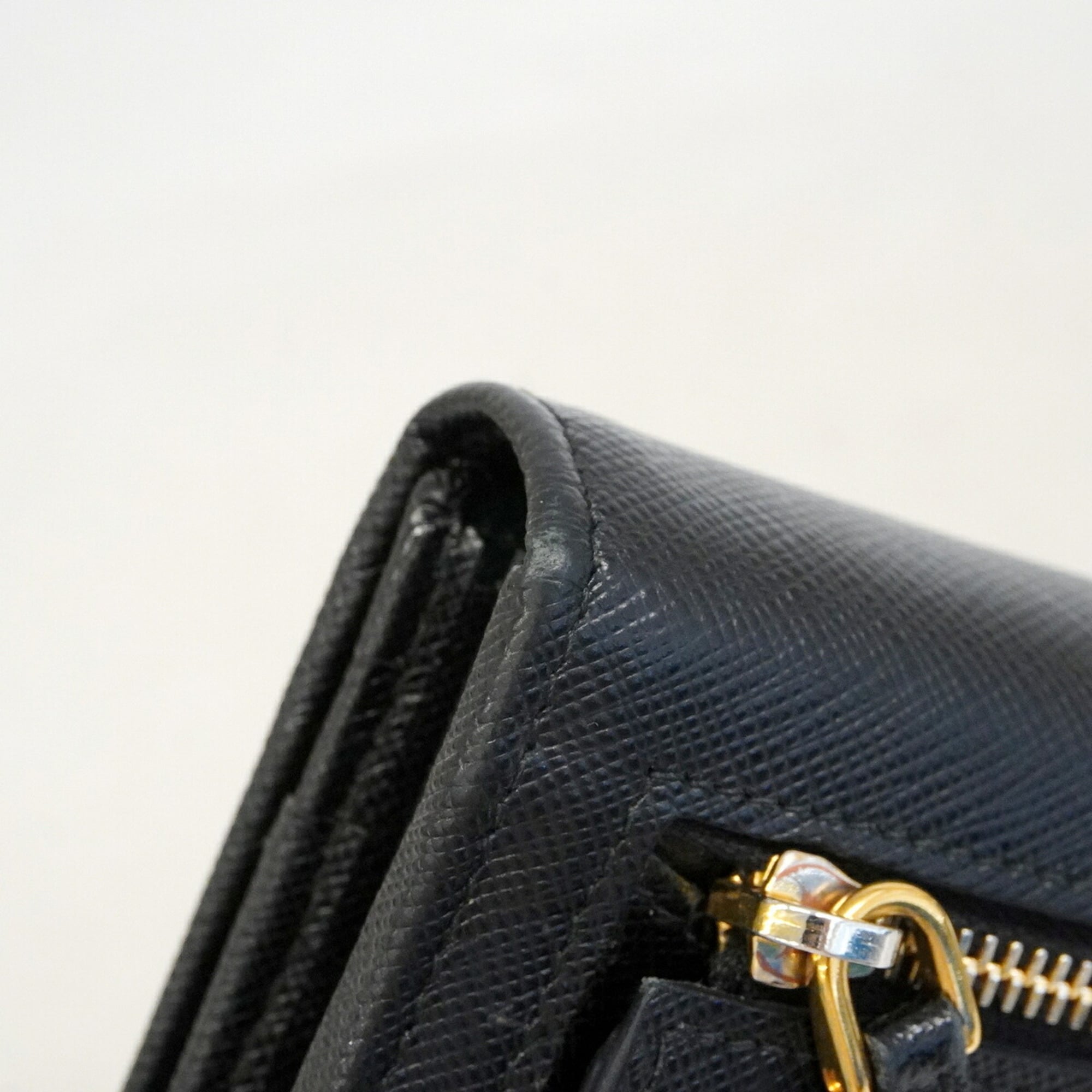 Prada Black Leather Long Wallet (Bi-Fold) (Pre-Owned)