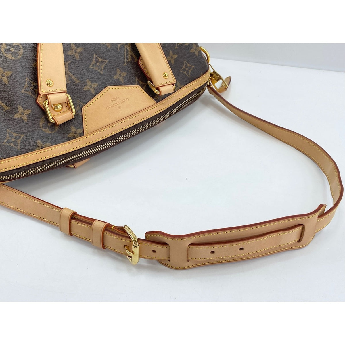 Louis Vuitton Brown Shoulder Bag (Pre-Owned)
