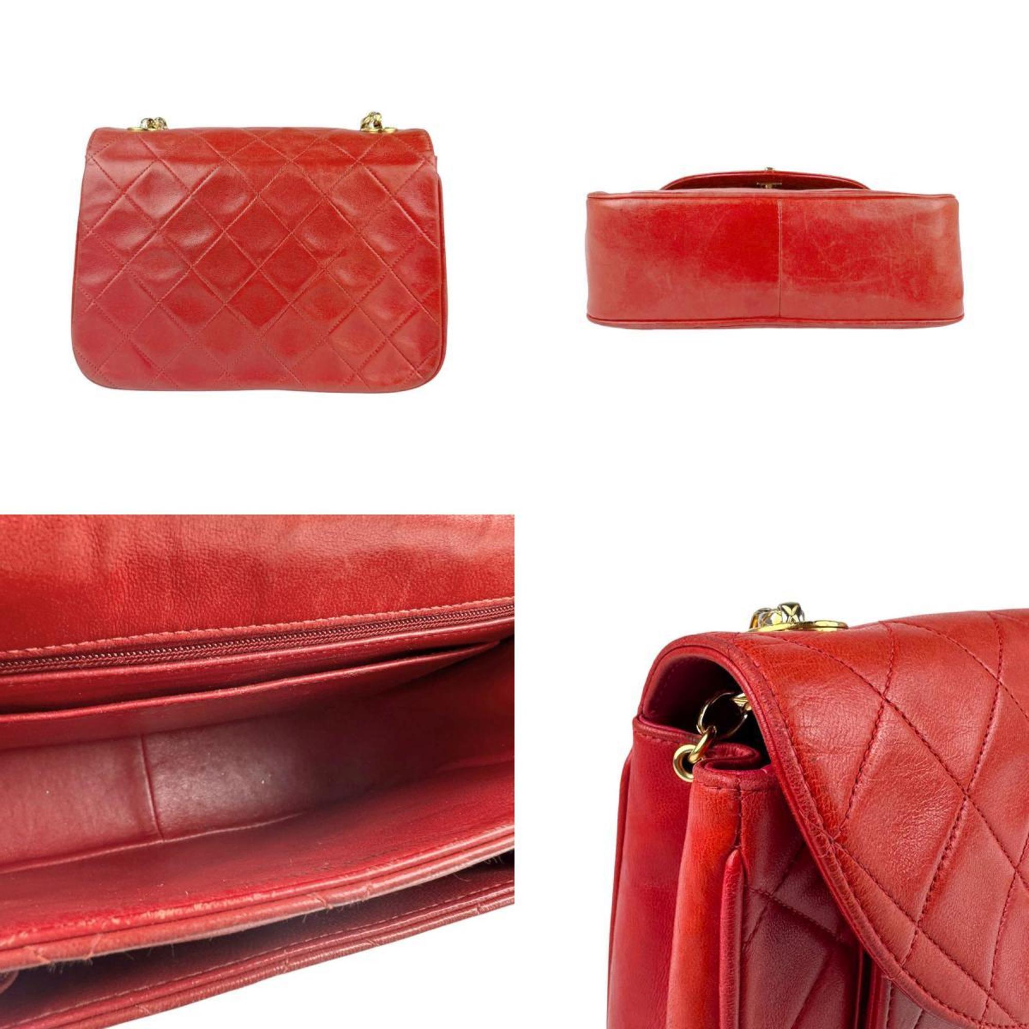 Chanel Red Color Leather Shoulder Bag (Pre-Owned)