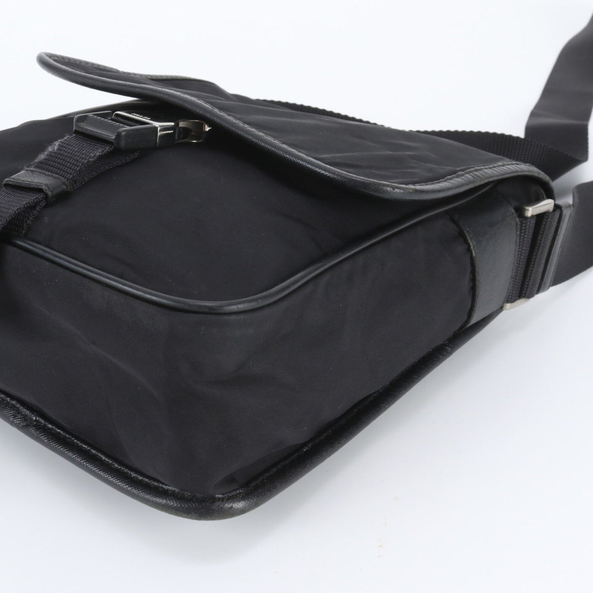 Prada Black Leather Nylon Messenger Bag Shoulder Bag (Pre-Owned)