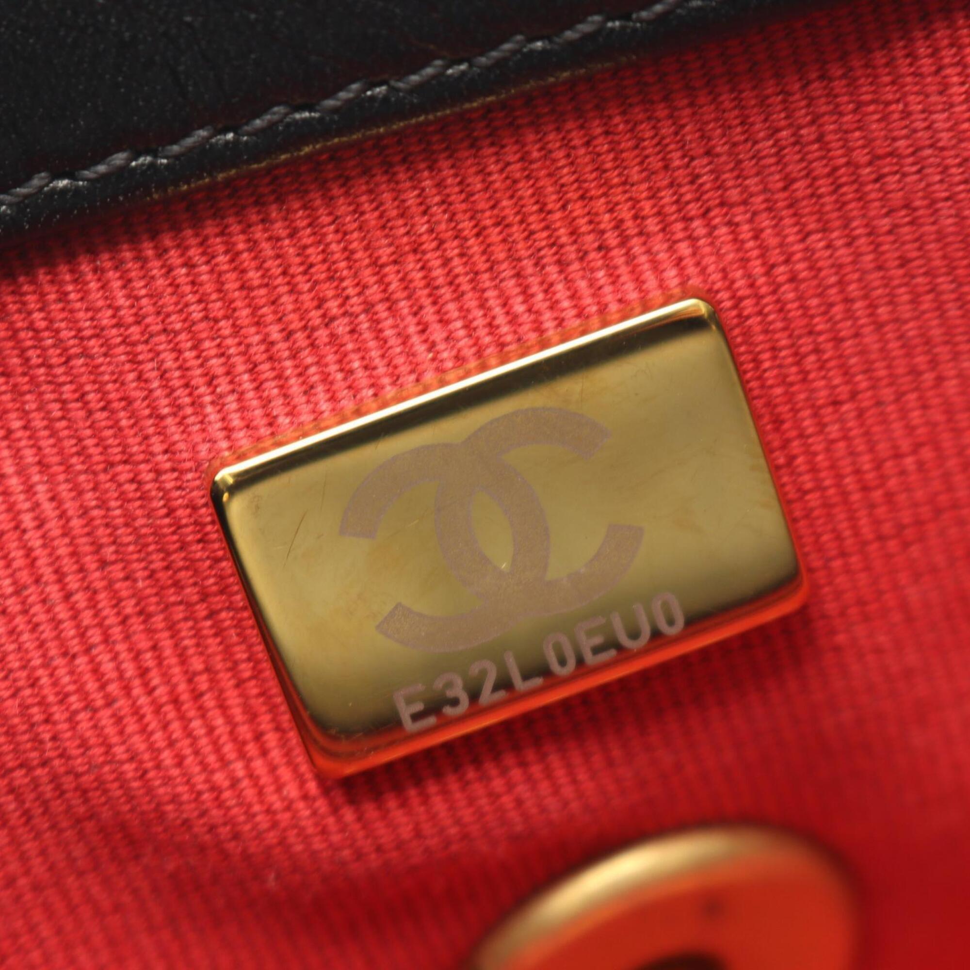 Chanel Matelasse Black Leather Handbag Shoulder Bag (Pre-Owned)