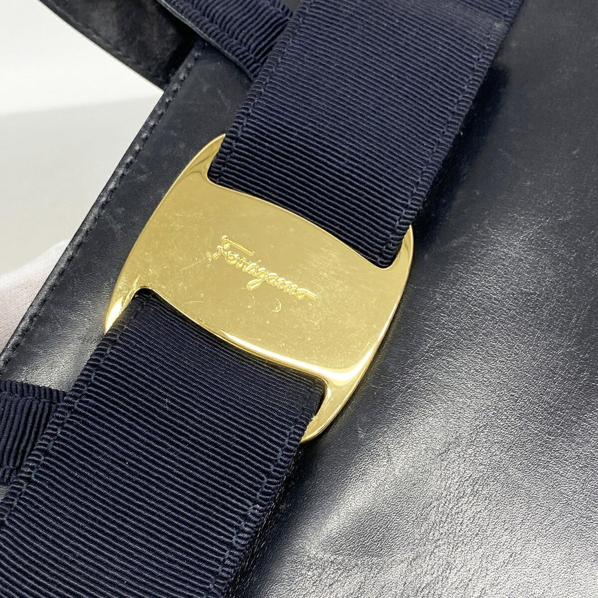 Salvatore Ferragamo Navy Leather Handbag (Pre-Owned)