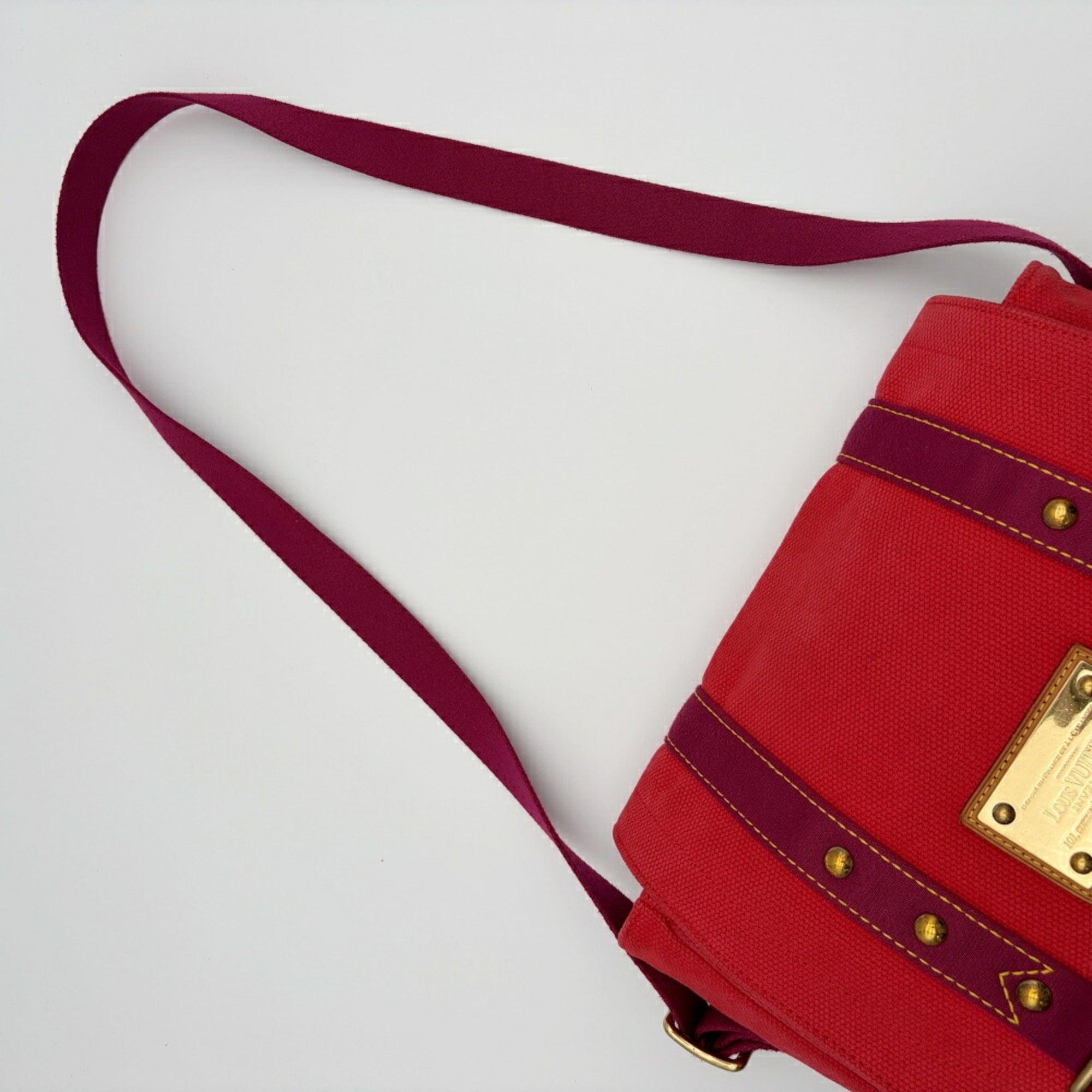 Louis Vuitton Rouge Canvas Shoulder Bag (Pre-Owned)