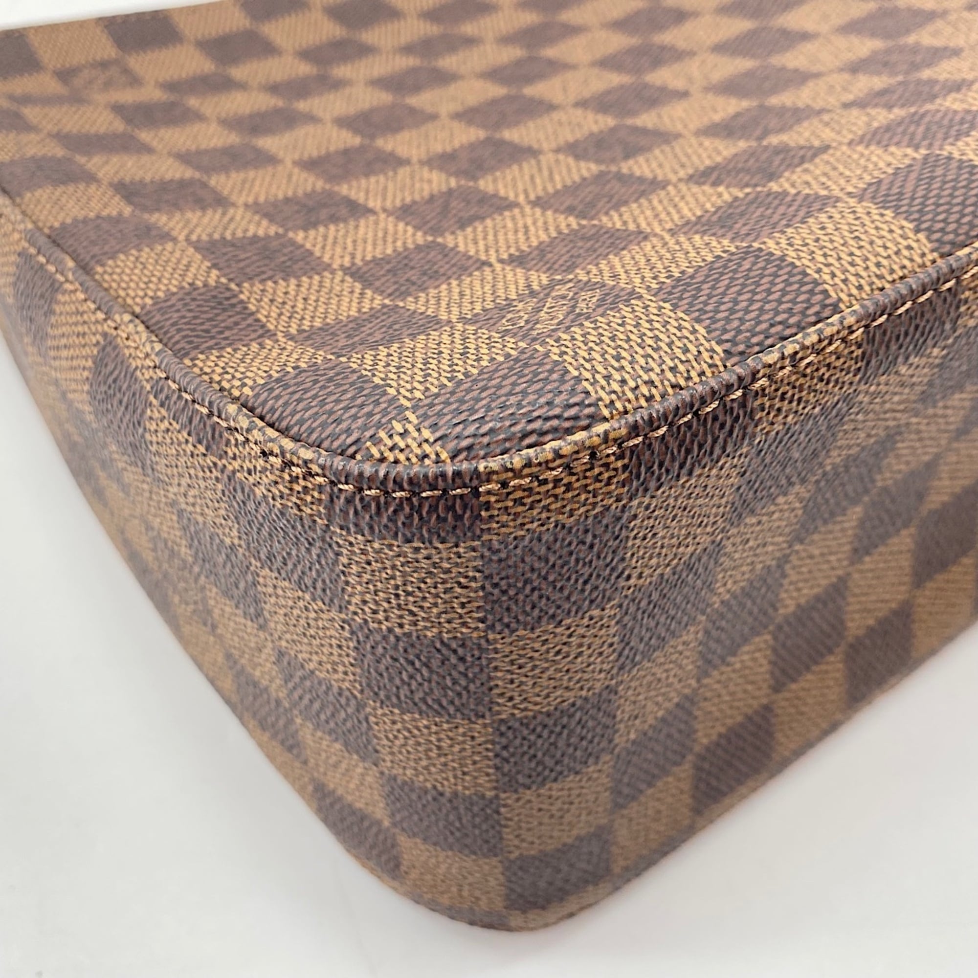Louis Vuitton Brown Shoulder Bag (Pre-Owned)