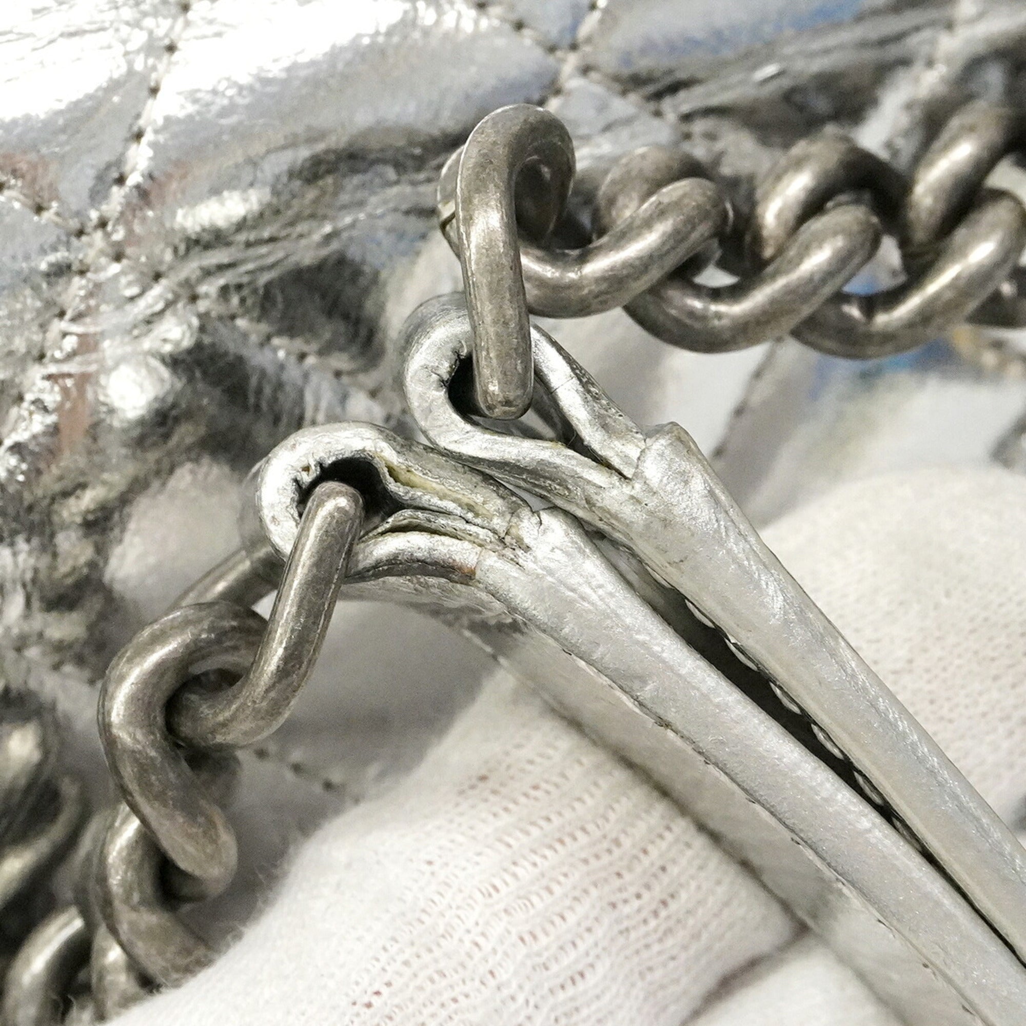 Chanel Silver Shoulder Bag (Pre-Owned)