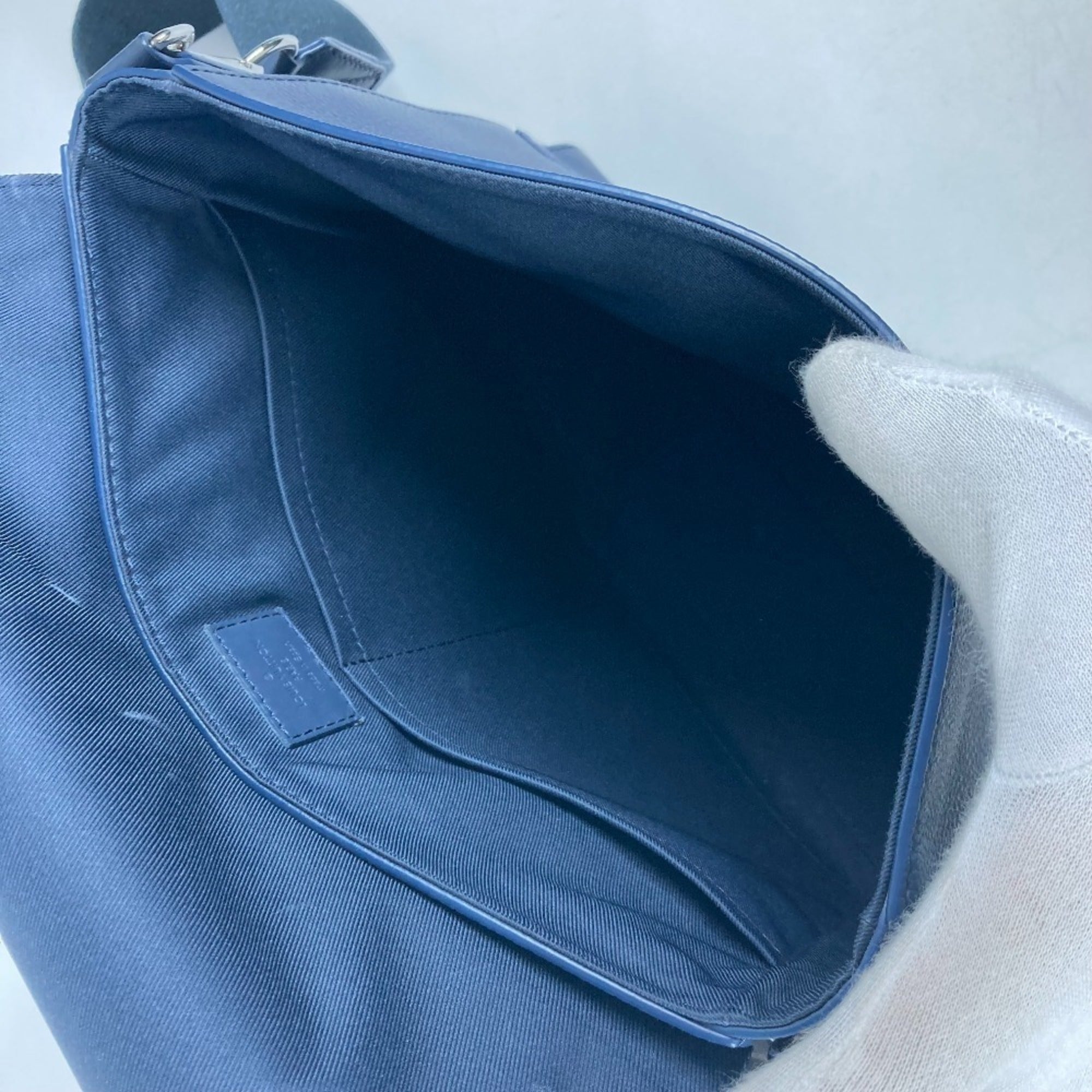 Louis Vuitton Navy Leather Shoulder Bag (Pre-Owned)