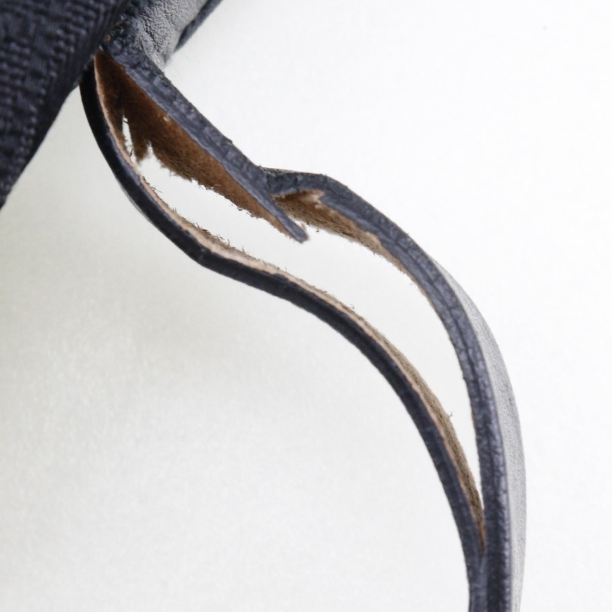 Salvatore Ferragamo Gancini Black Canvas Shoulder Bag (Pre-Owned)
