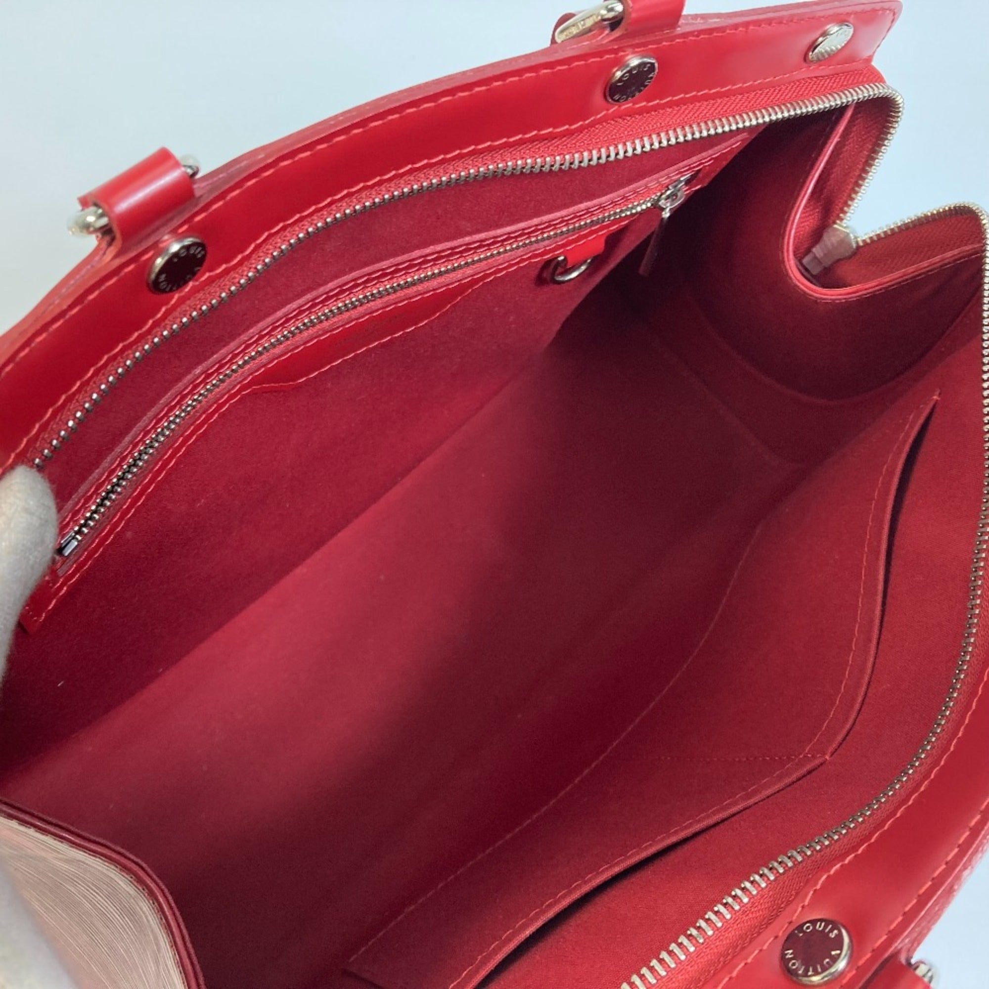 Louis Vuitton Red Leather Handbag (Pre-Owned)