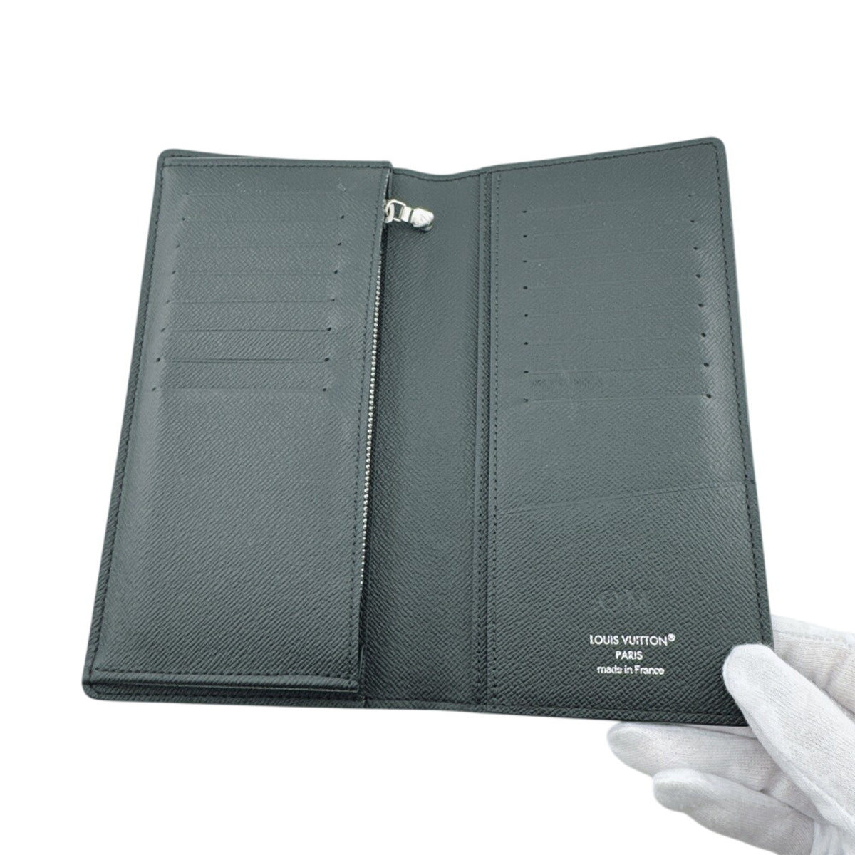 Louis Vuitton Taiga Black Leather Long Wallet (Bi-Fold) (Pre-Owned)