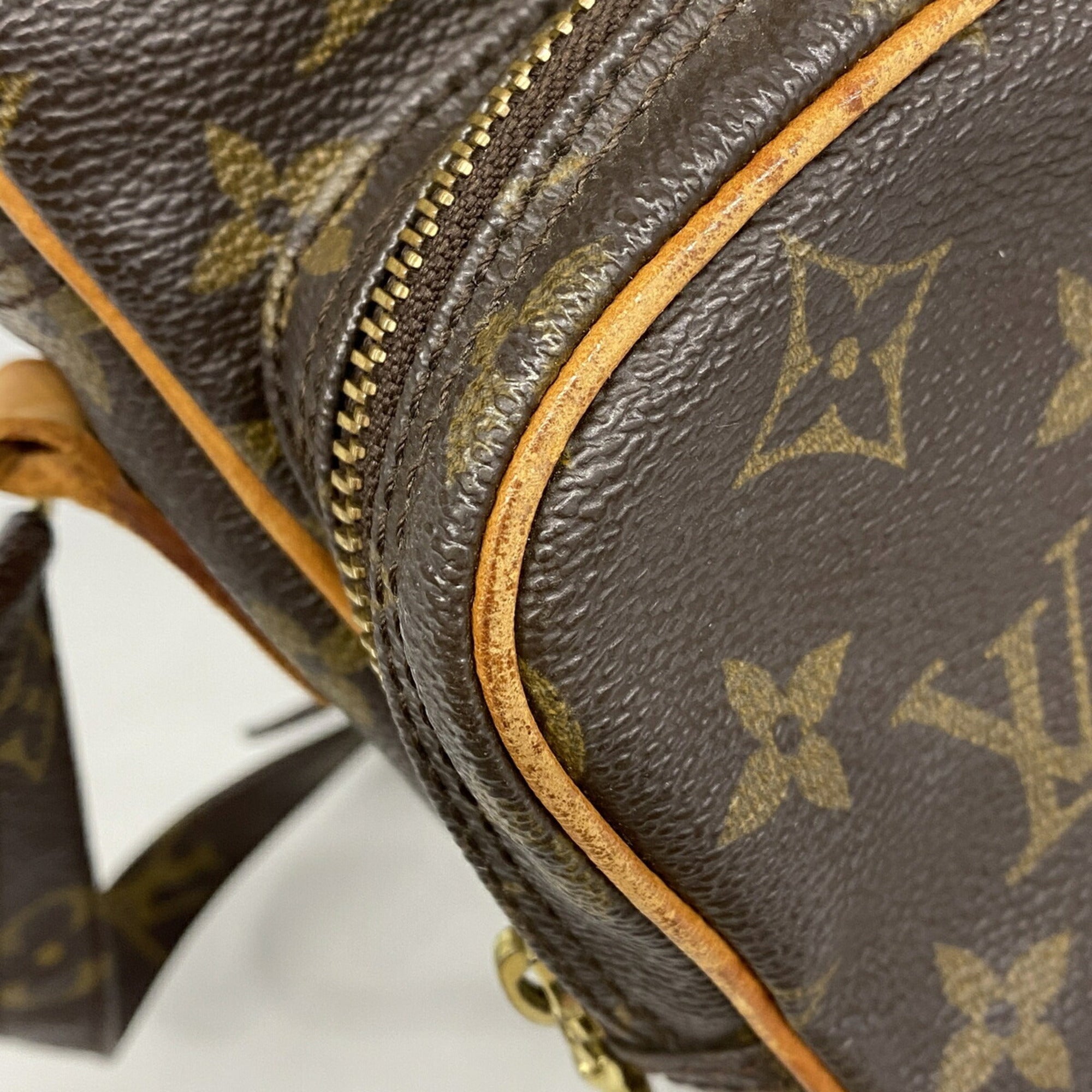 Louis Vuitton Brown Shoulder Bag (Pre-Owned)
