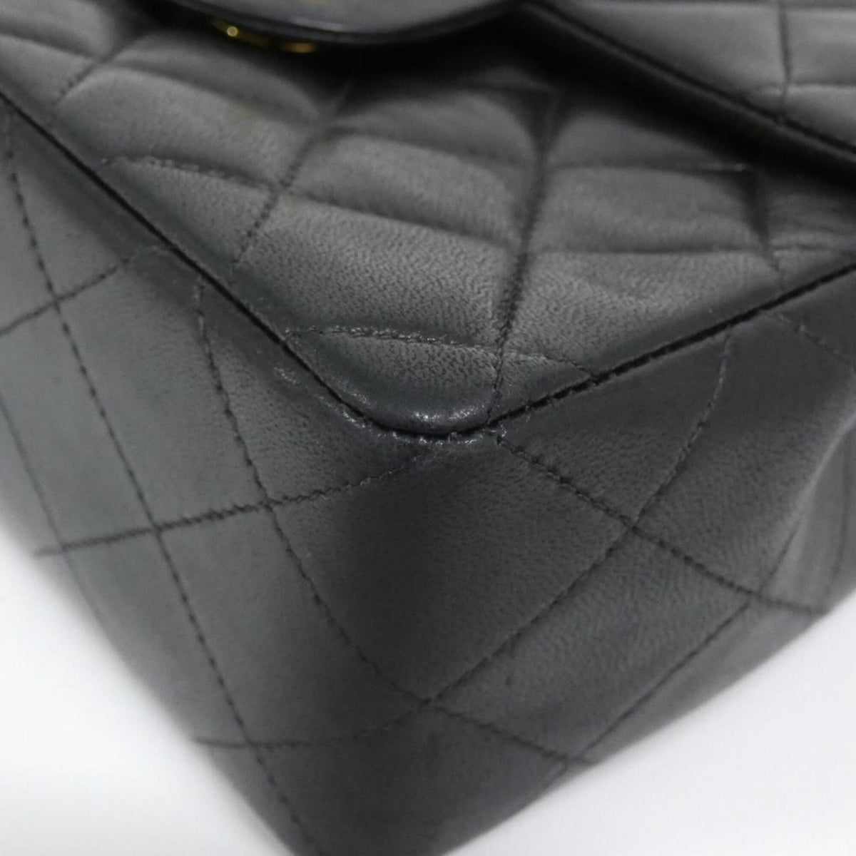 Chanel Black Leather Shoulder Bag (Pre-Owned)