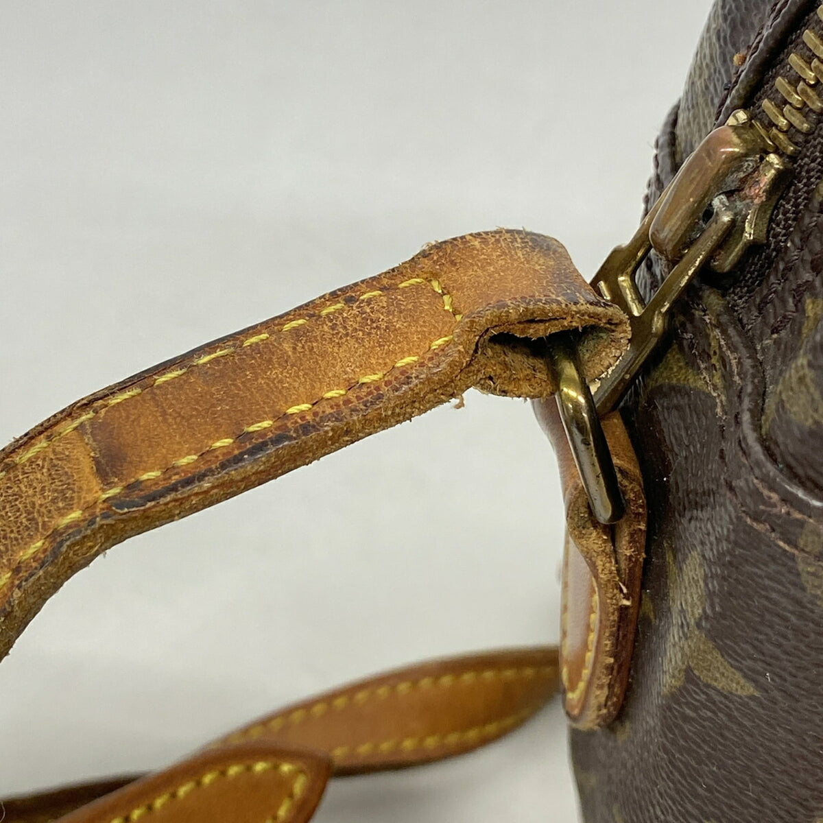 Louis Vuitton Brown Shoulder Bag (Pre-Owned)