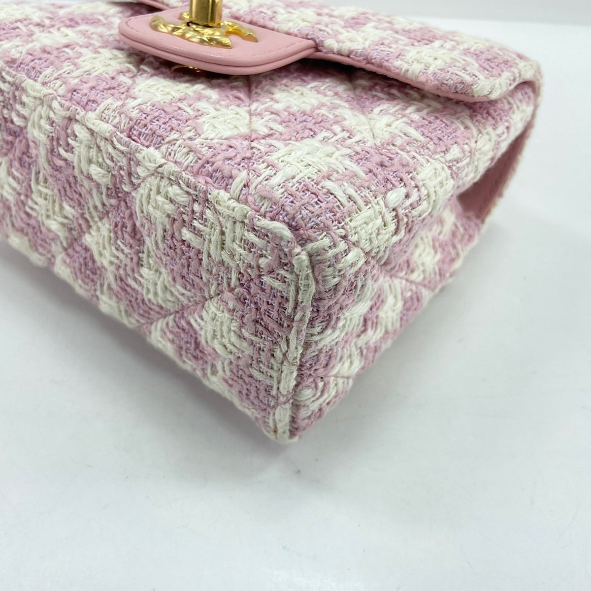 Chanel Pink Tweed Shoulder Bag (Pre-Owned)