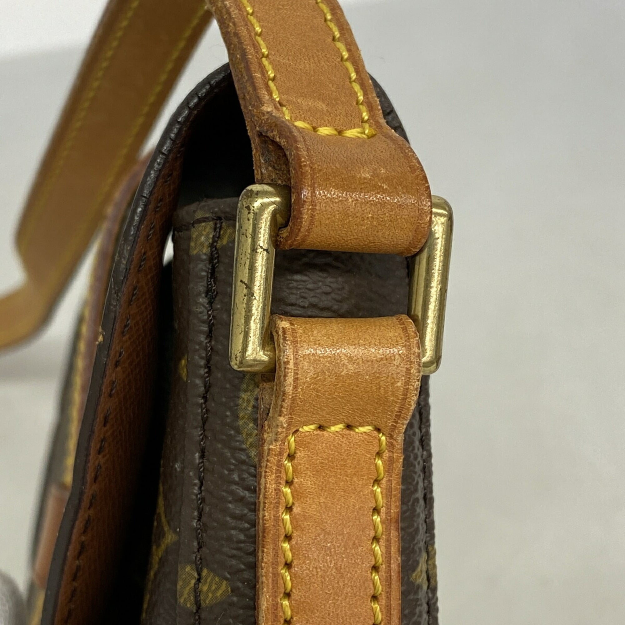 Louis Vuitton Brown Shoulder Bag (Pre-Owned)