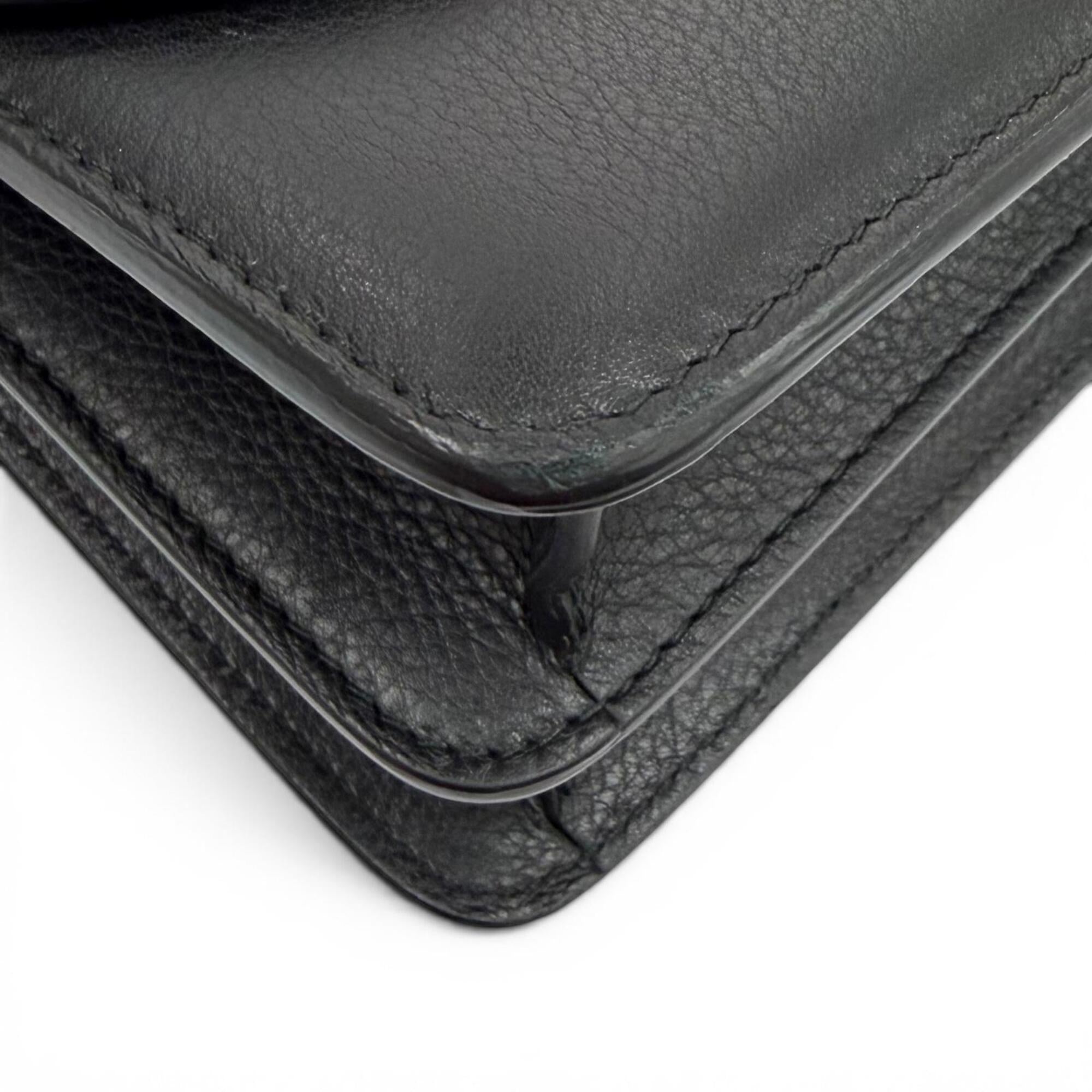 Salvatore Ferragamo Black Leather Shoulder Bag (Pre-Owned)