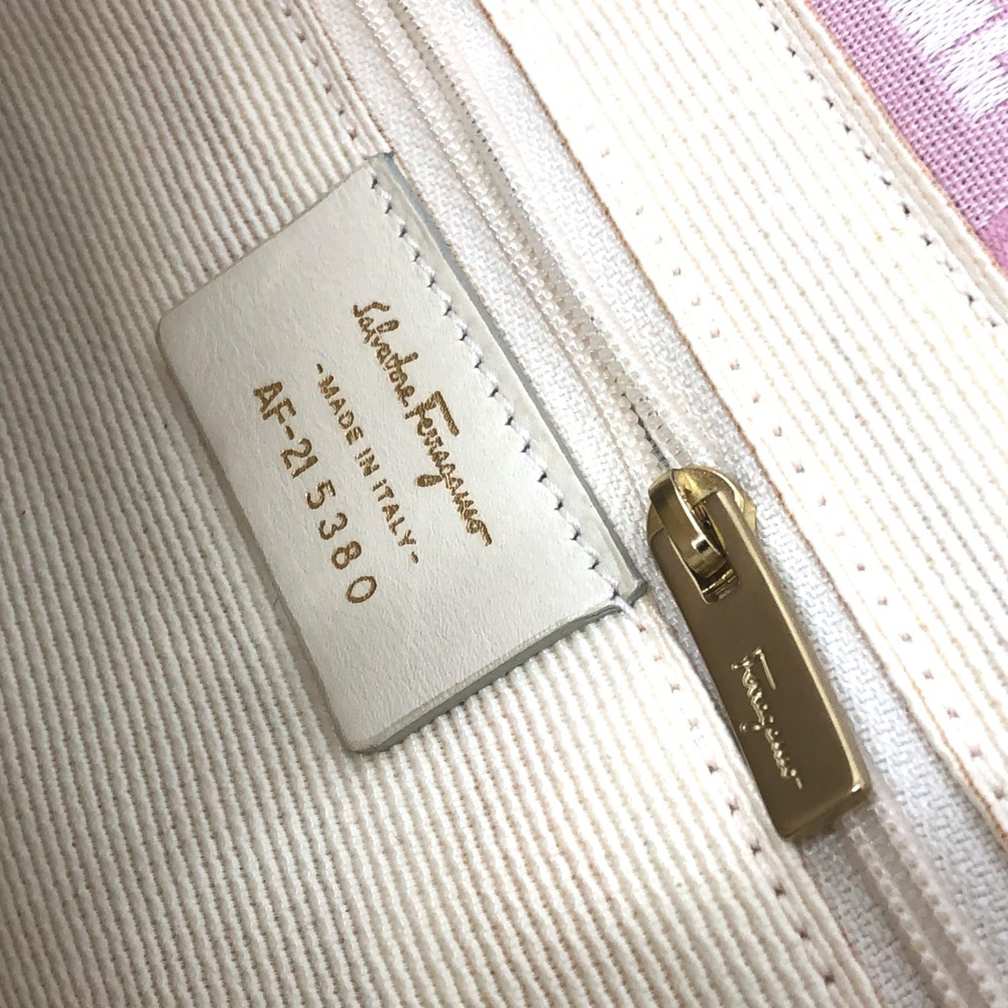 Salvatore Ferragamo Pink Cloth Shoulder Bag (Pre-Owned)