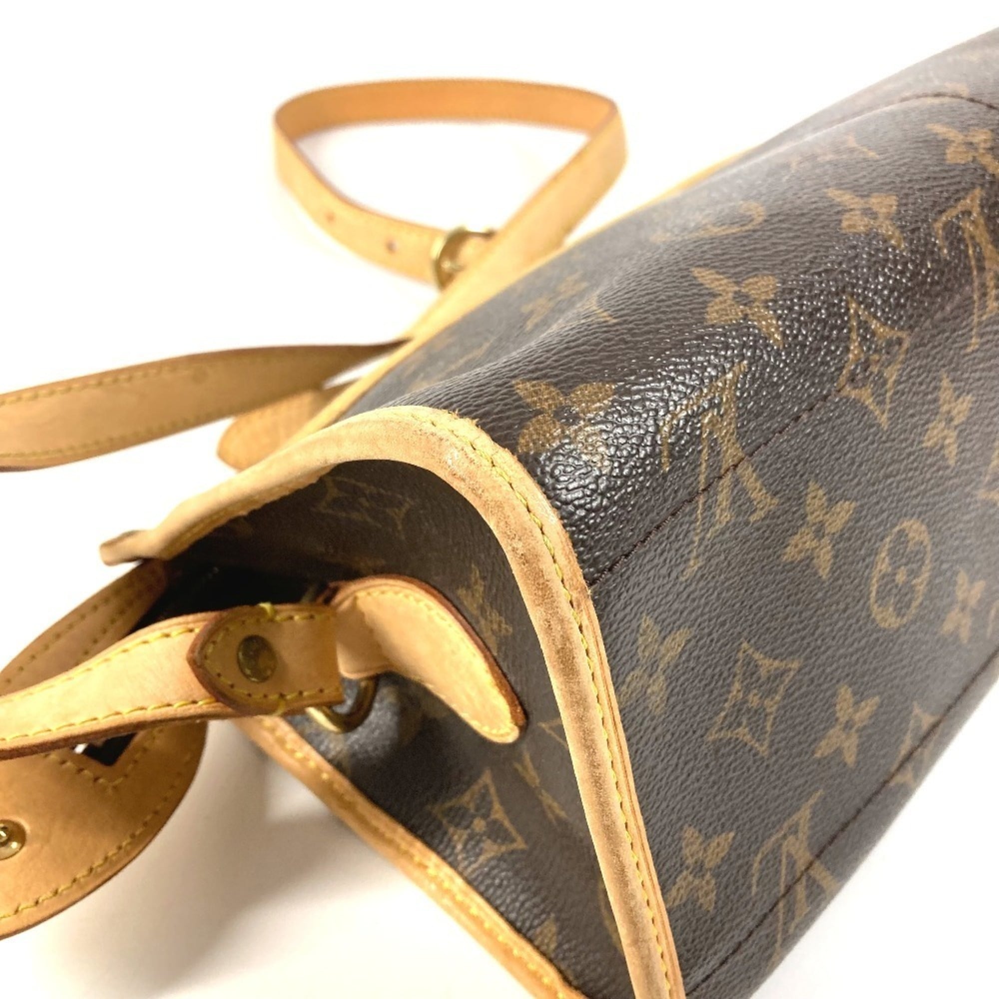 Louis Vuitton Brown Monogram Monogram Shoulder Bag (Pre-Owned)
