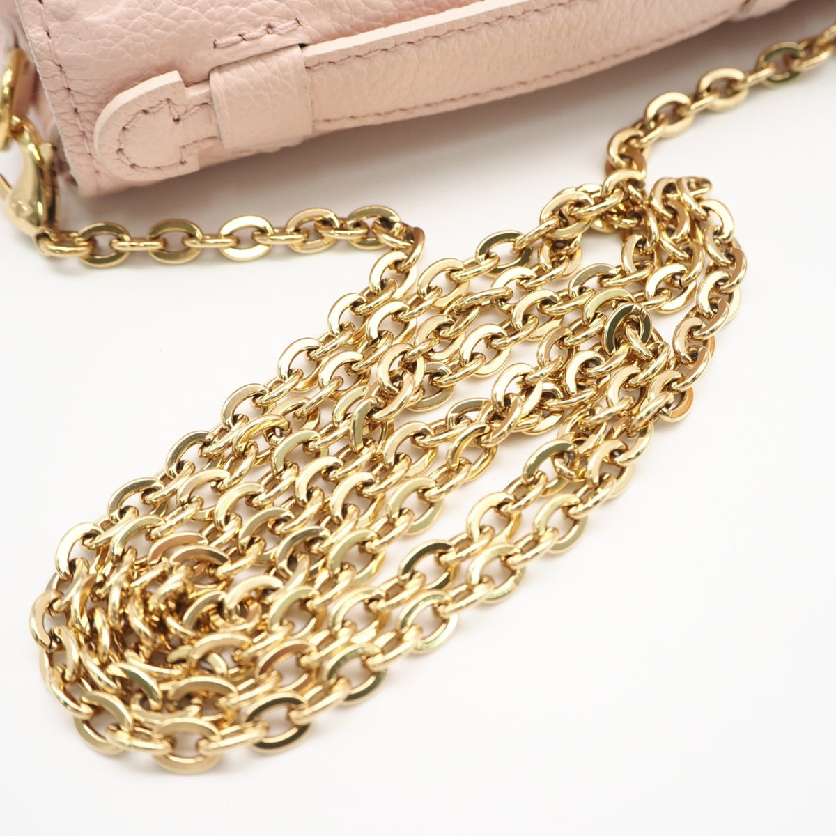 Louis Vuitton Pink Leather Shoulder Bag (Pre-Owned)