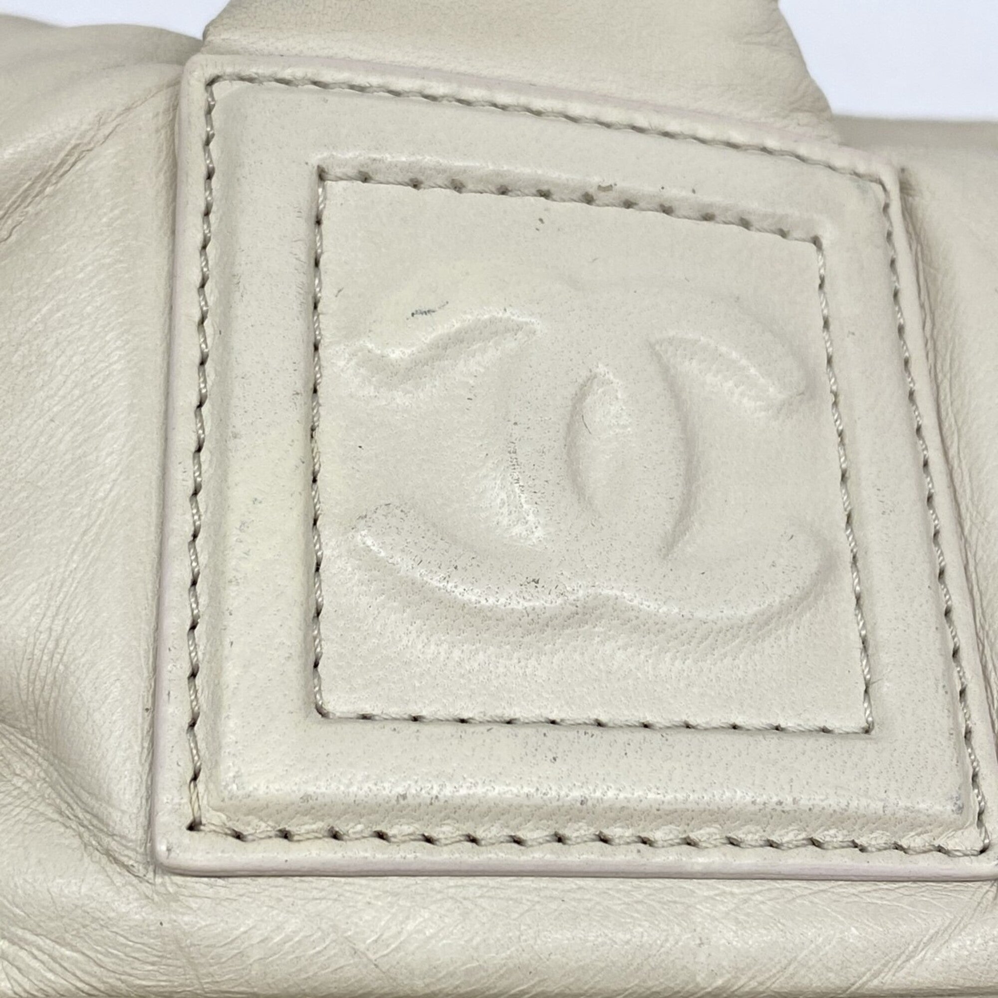 Chanel Ivory Leather Tote Bag (Pre-Owned)