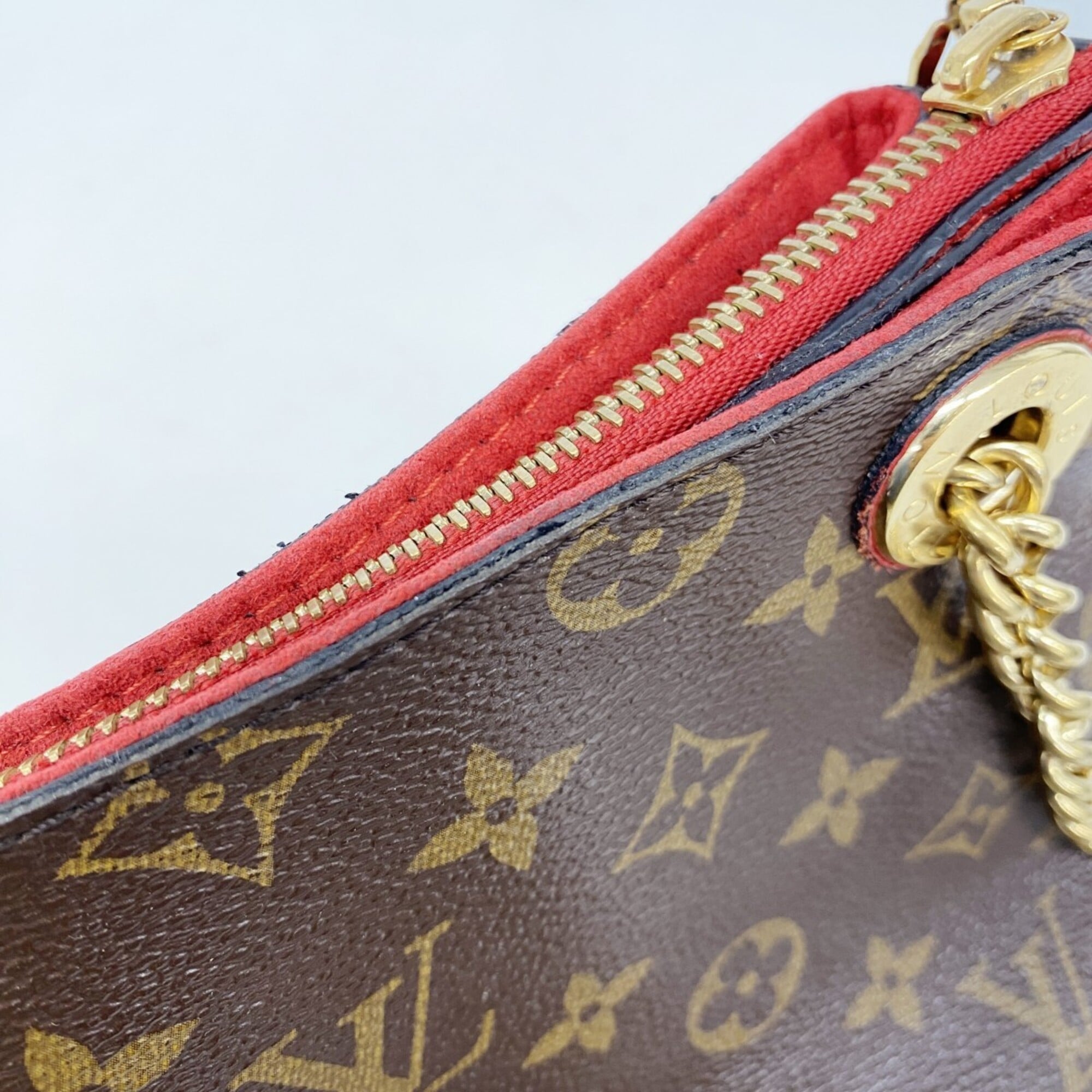Louis Vuitton Cerise Shoulder Bag (Pre-Owned)