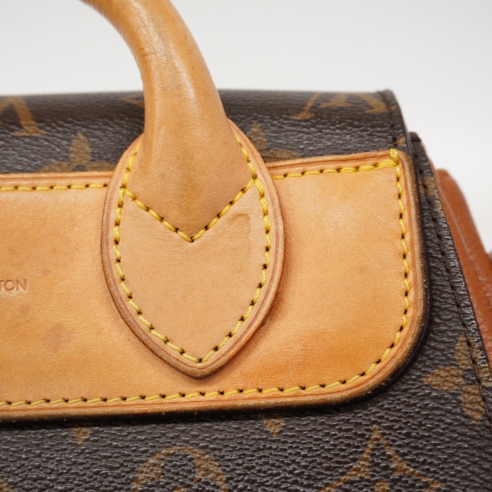 Louis Vuitton Brown Handbag (Pre-Owned)