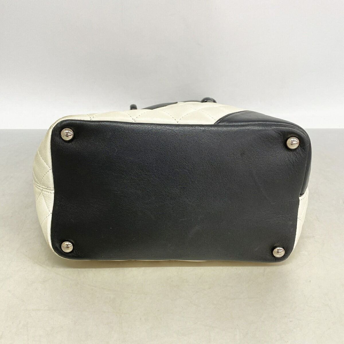 Chanel Black White Leather Tote Bag (Pre-Owned)