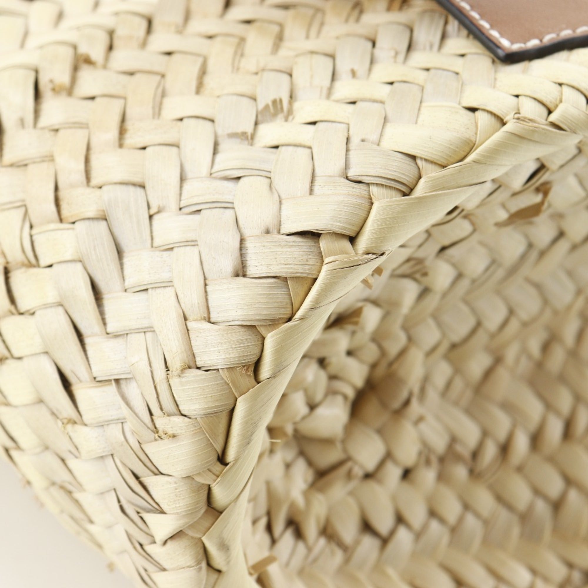 Loewe Beige Raffia Leather Basket Handbag (Pre-Owned)