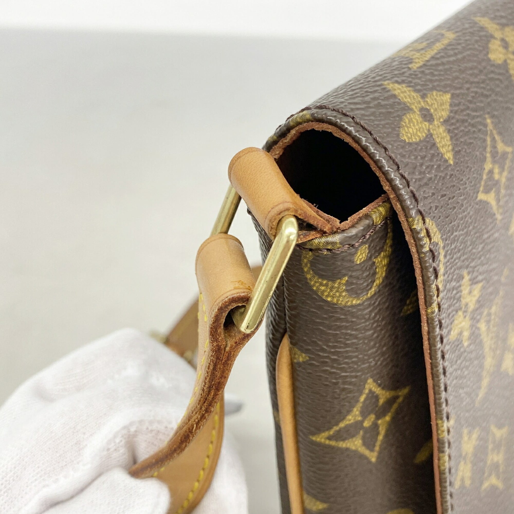 Louis Vuitton Brown Shoulder Bag (Pre-Owned)