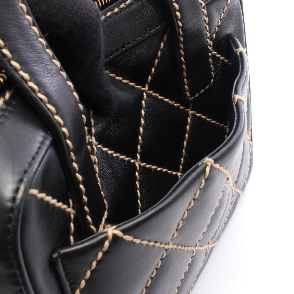 Chanel Black Leather Handbag (Pre-Owned)