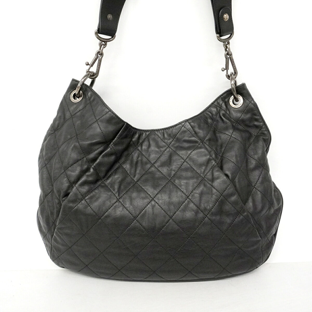 Chanel Black Leather Shoulder Bag (Pre-Owned)
