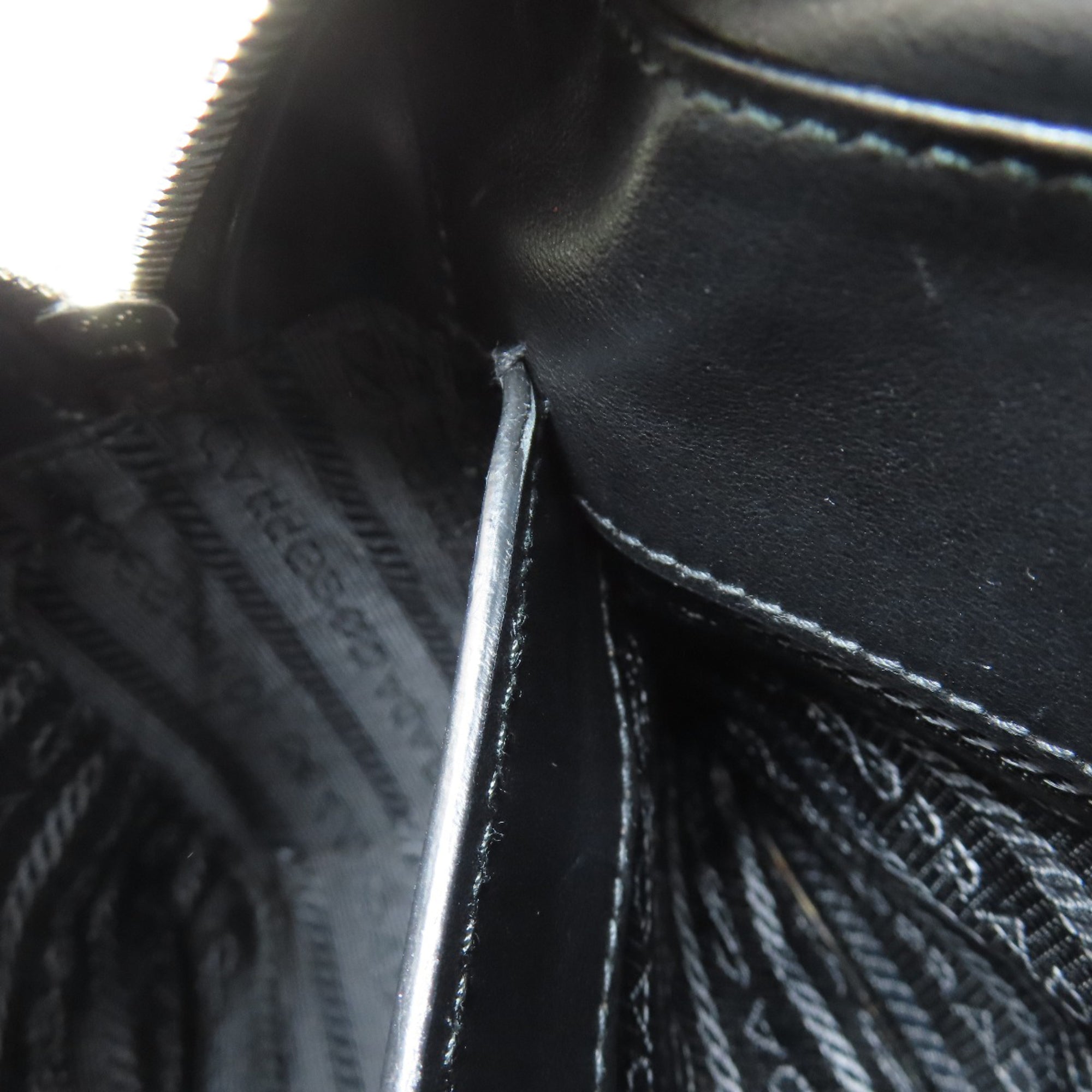 Prada Black Leather Shoulder Bag (Pre-Owned)