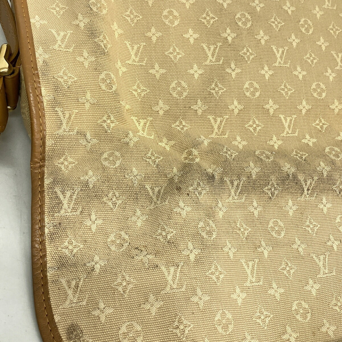 Louis Vuitton Beige Shoulder Bag (Pre-Owned)