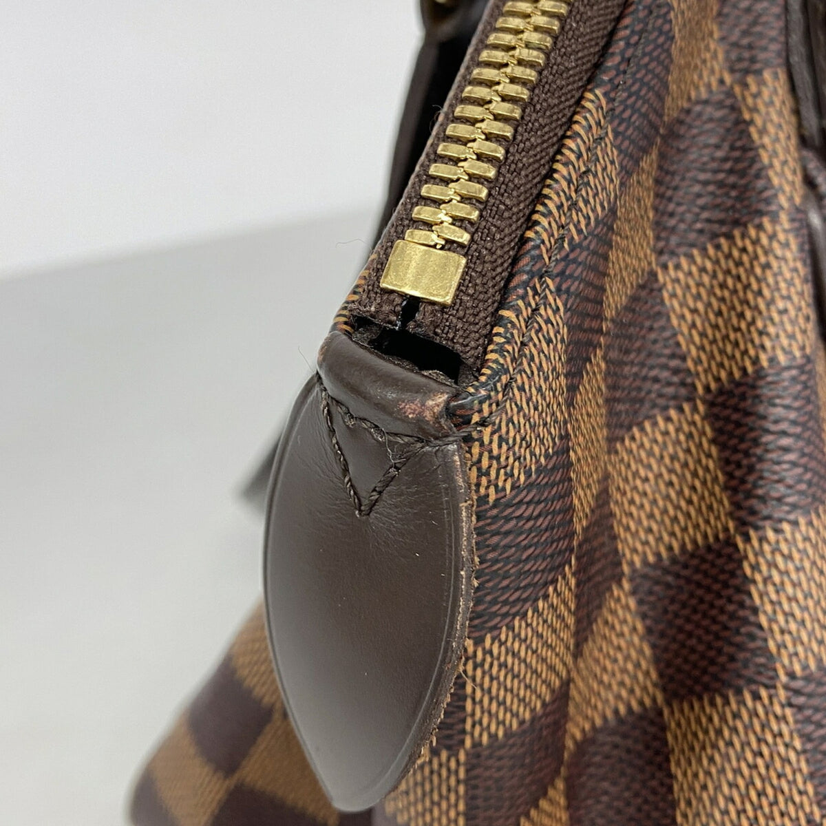 Louis Vuitton Ebene Handbag (Pre-Owned)