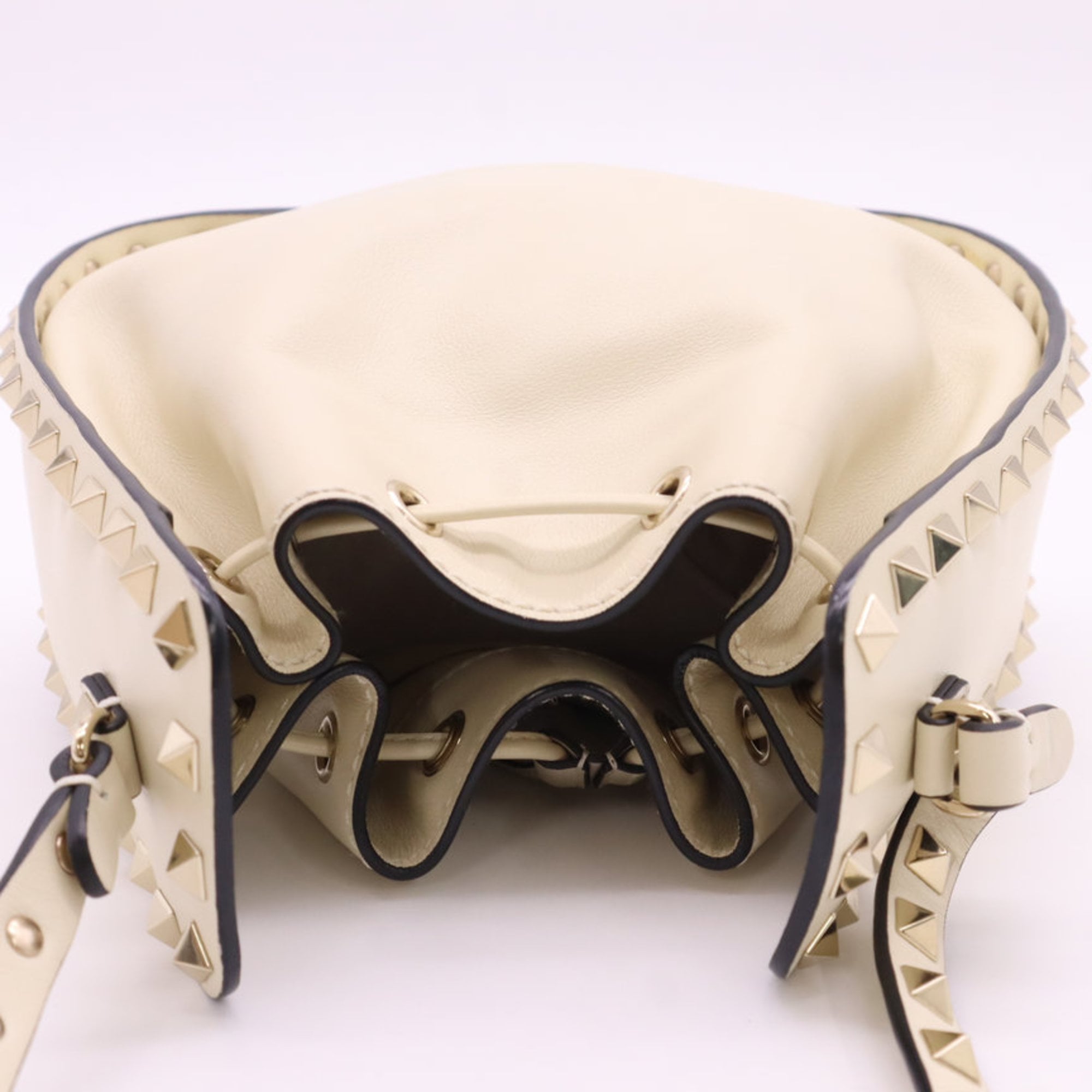 Valentino Ivory Leather Shoulder Bag (Pre-Owned)