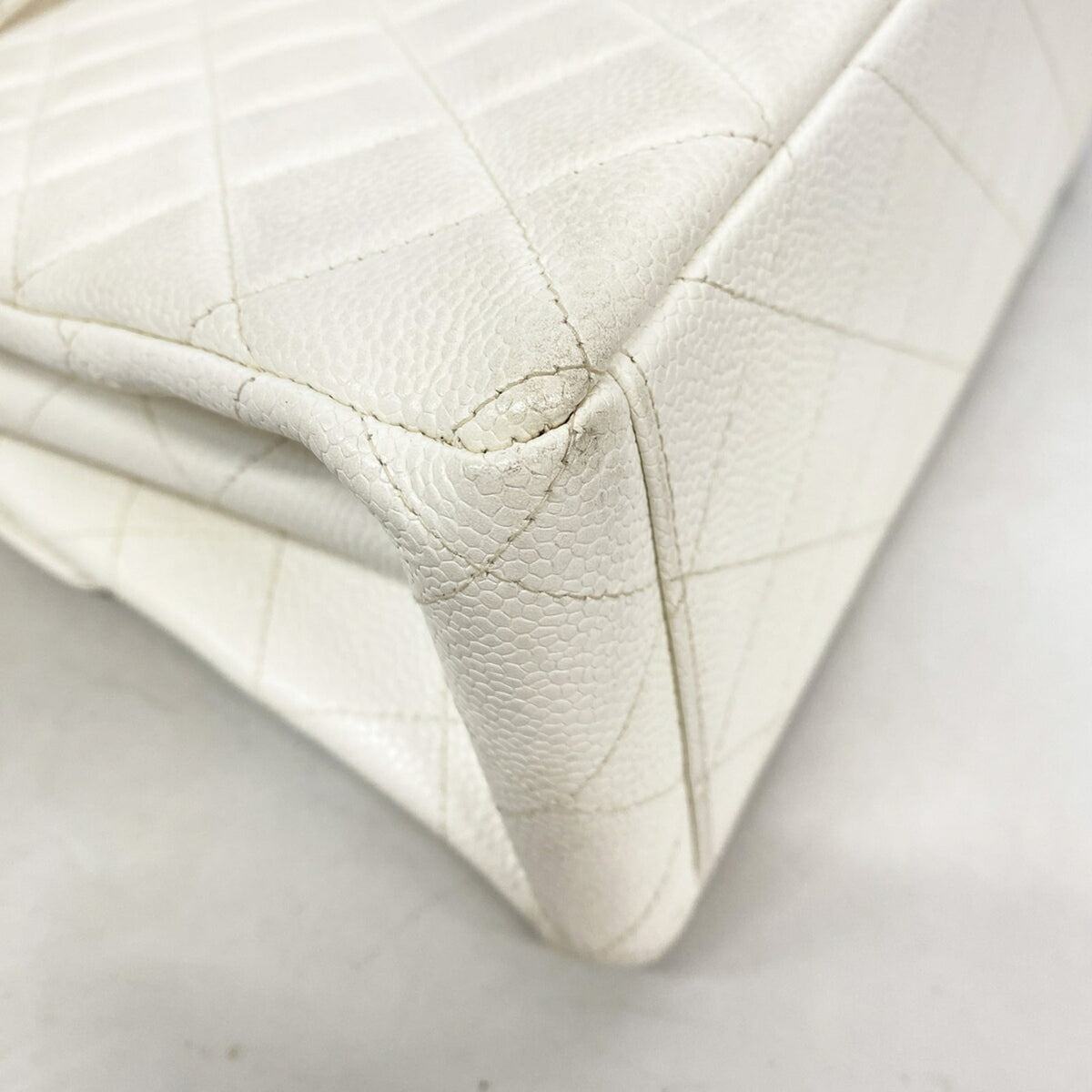 Chanel White Grained Calfskin Shoulder Bag (Pre-Owned)