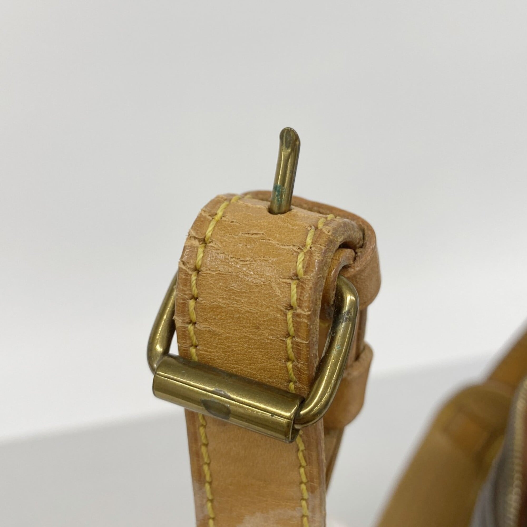 Louis Vuitton Brown Shoulder Bag (Pre-Owned)