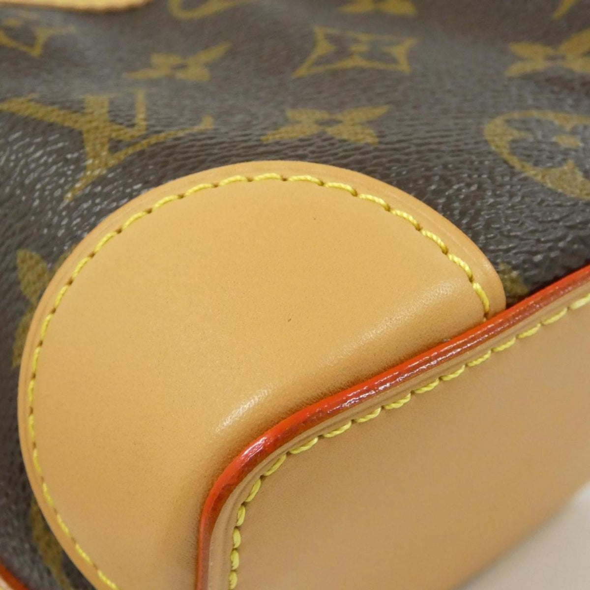 Louis Vuitton Marron Coated Canvas Shoulder Bag (Pre-Owned)
