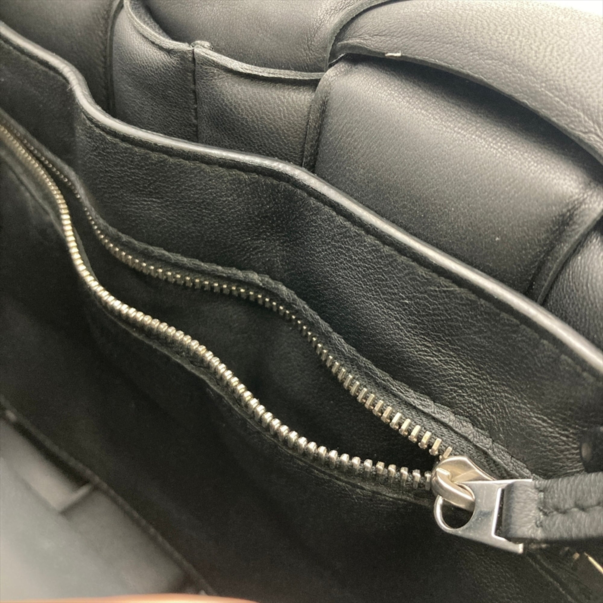 Bottega Veneta Black Intrecciato Shoulder Bag (Pre-Owned)