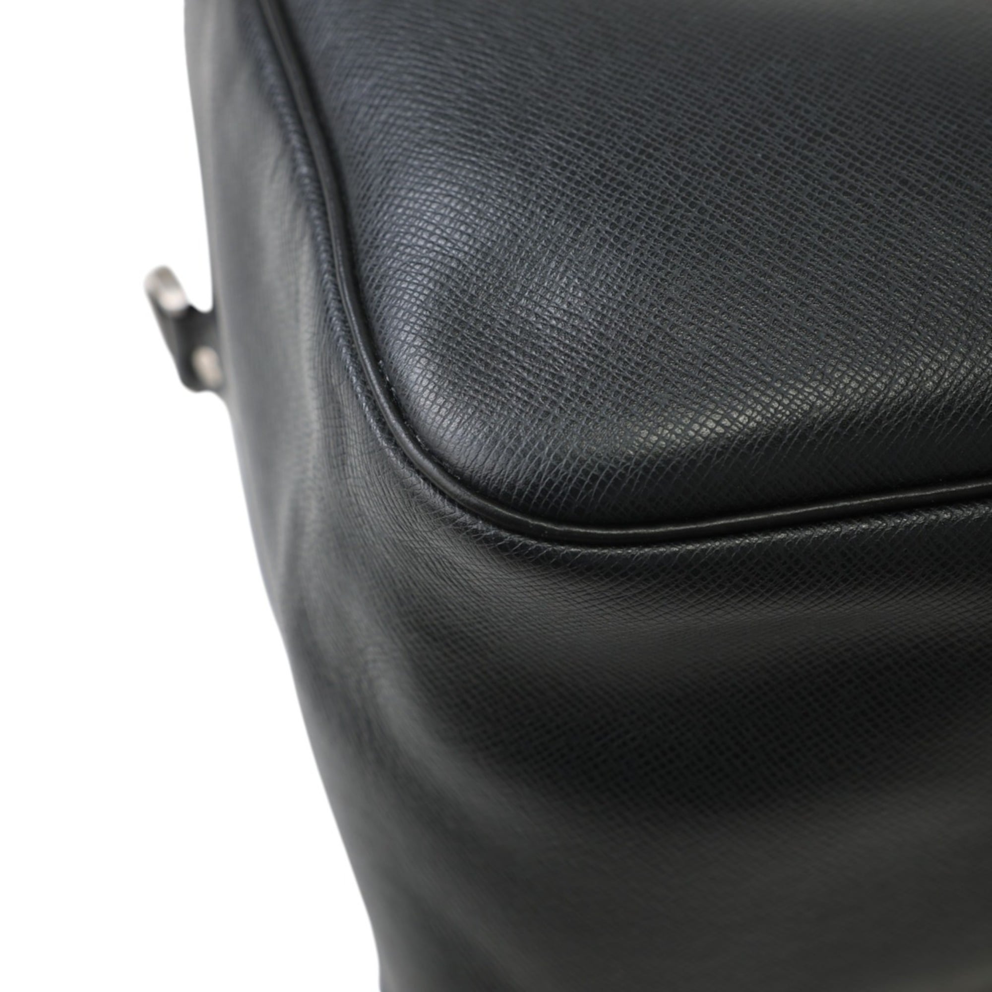 Louis Vuitton Black Taiga Leather Boston Bag Shoulder Bag (Pre-Owned)