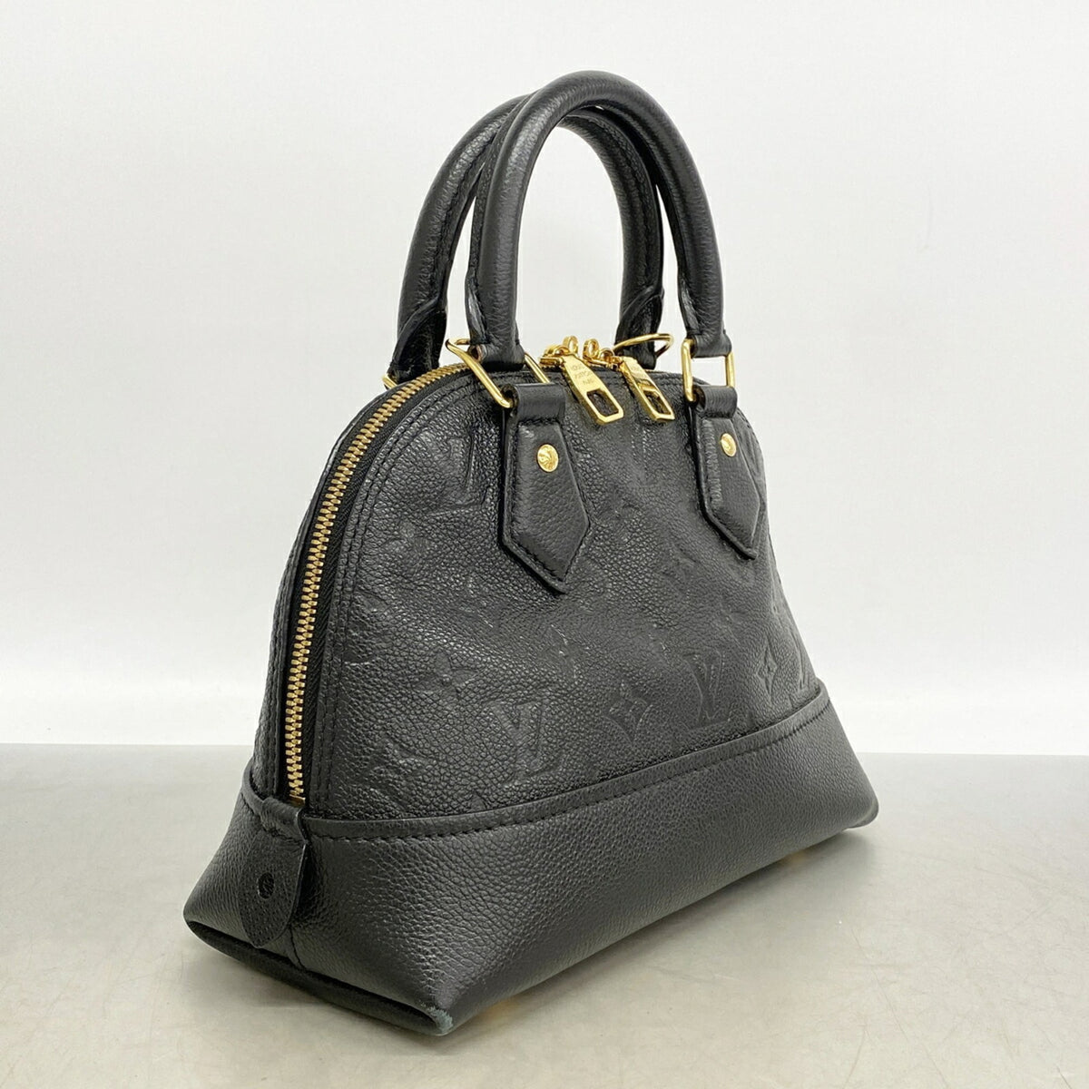 Louis Vuitton Noir Handbag (Pre-Owned)