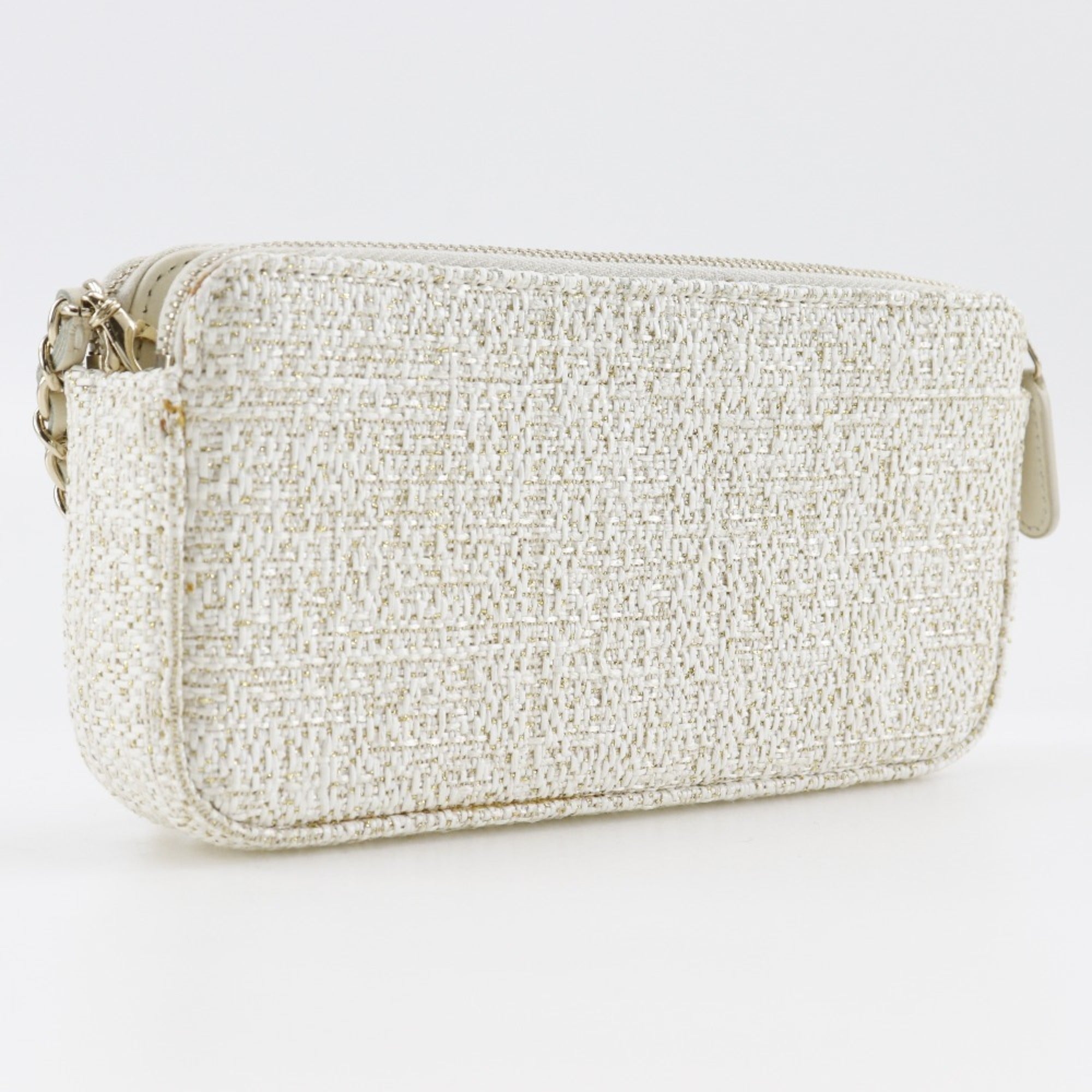 Chanel White Tweed Shoulder Bag (Pre-Owned)