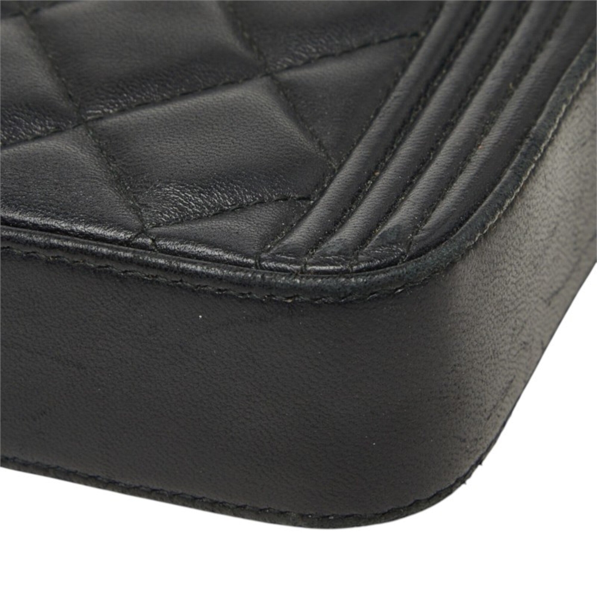 Chanel Black Leather Pochette Shoulder Bag (Pre-Owned)