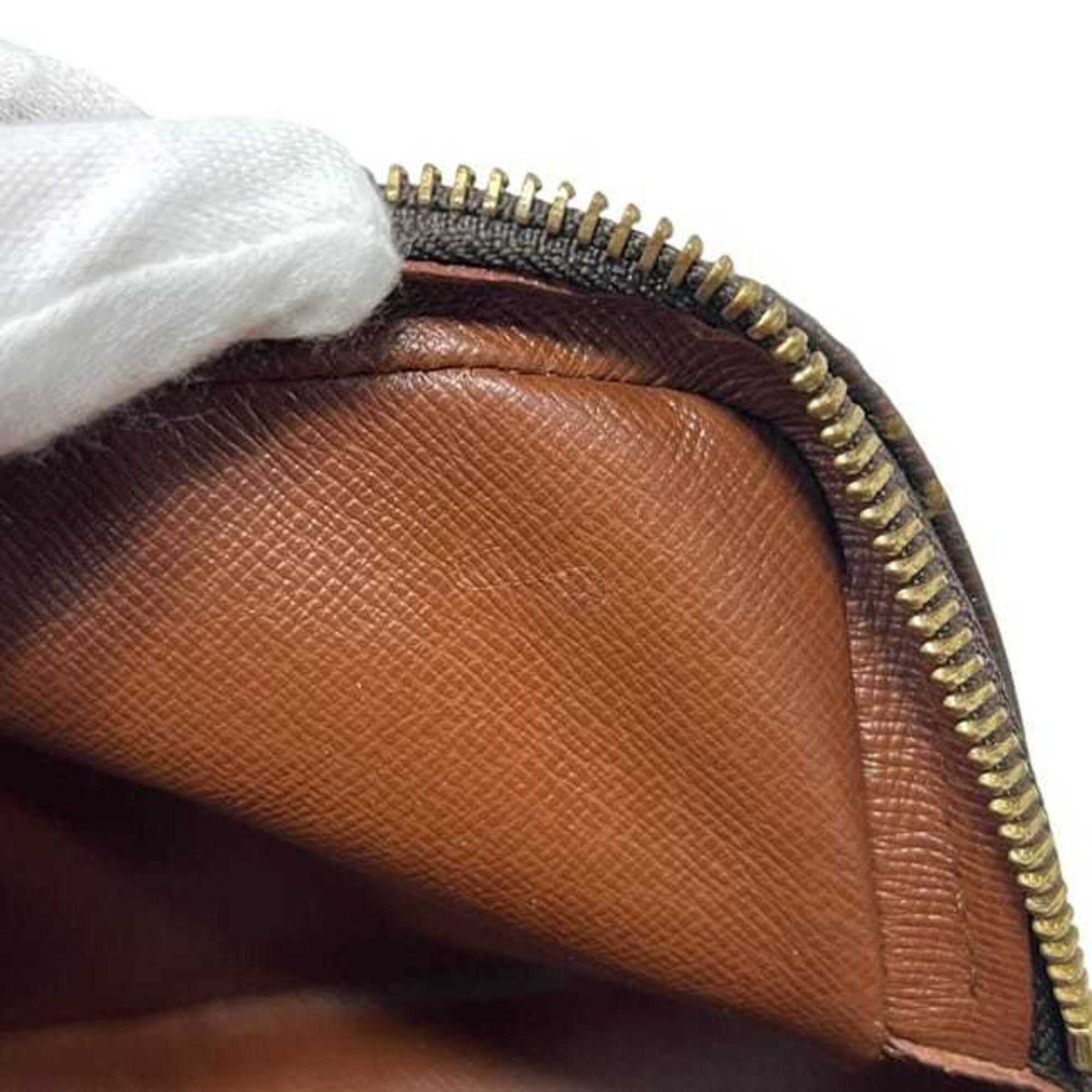 Louis Vuitton Brown Monogram Monogram Shoulder Bag (Pre-Owned)