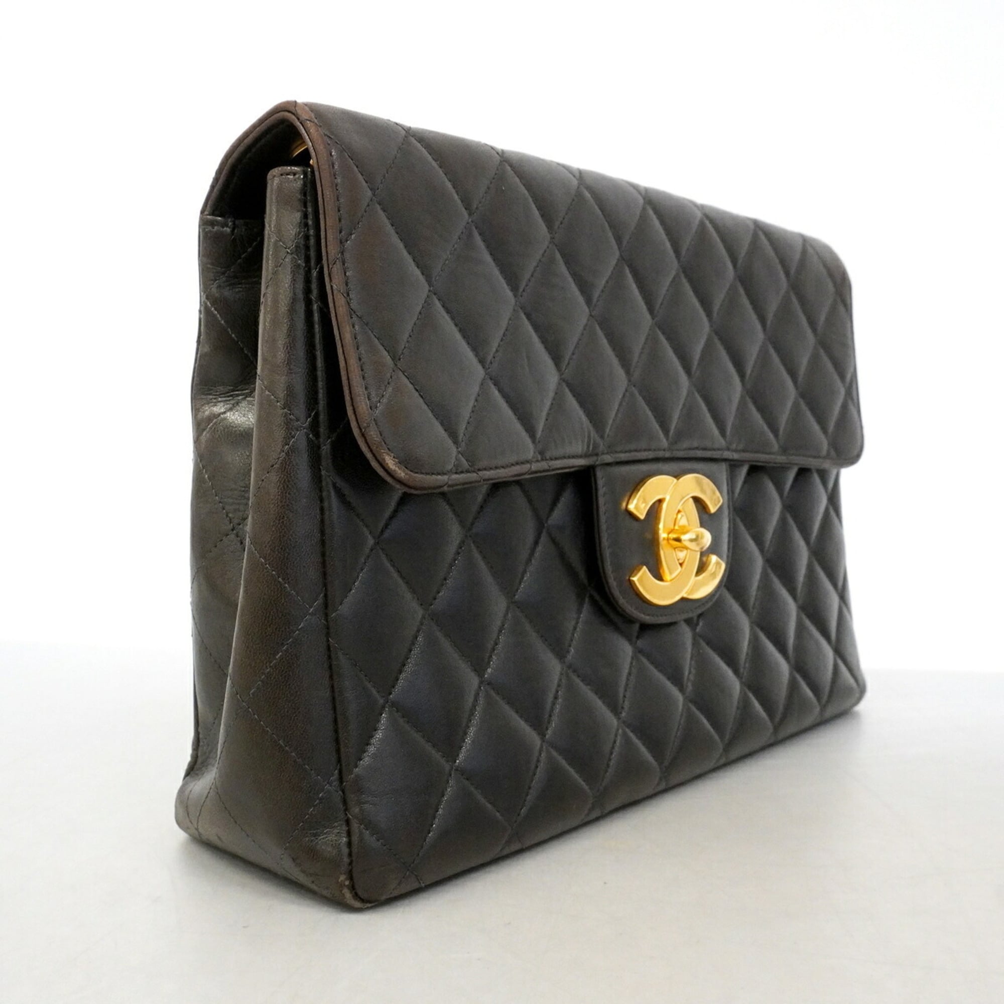 Chanel Black Leather Shoulder Bag (Pre-Owned)